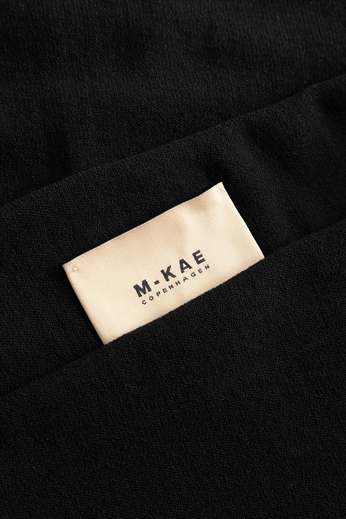 Dove off-shoulder Top - Black